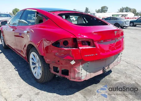 2016 Tesla Model S 60D/70D/75D/85D/90D z USA, uszkodzony, nr VIN 5YJSA1E2XGF158301